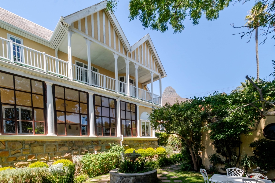 6 Bedroom Property for Sale in Fresnaye Western Cape